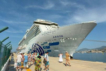 Bodrum'a denizden 2 bin 59 turist