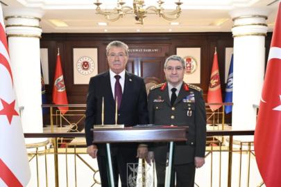 Orgeneral Bayraktaroğlu, KKTC Başbakanı Üstel ile görüştü